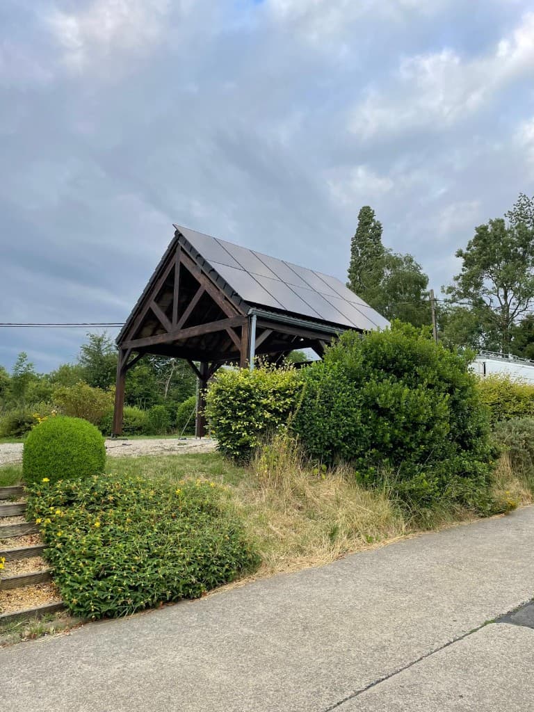 Installation de panneaux photovoltaïques avec onduleur SMA