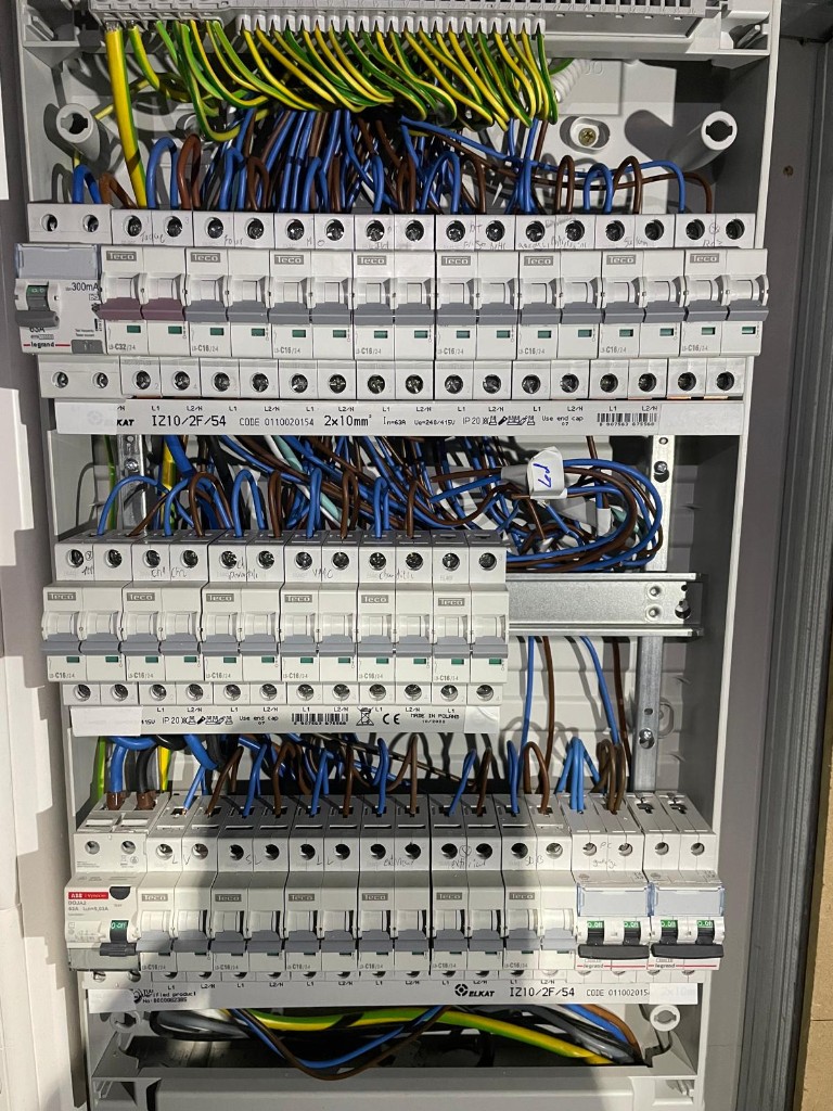 Câblage et remise en ordre d’un tableau électrique